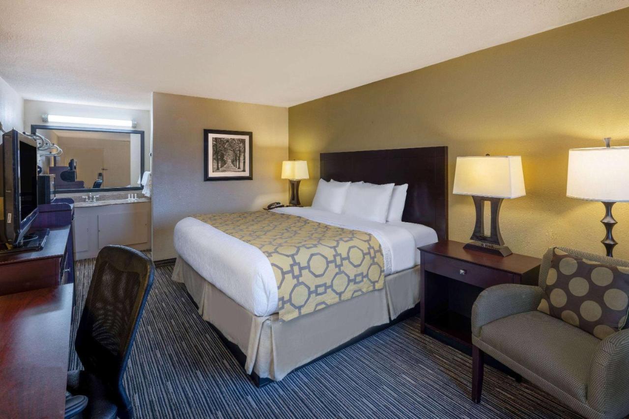 Hotel Baymont By Wyndham Columbus Ga Exterior foto